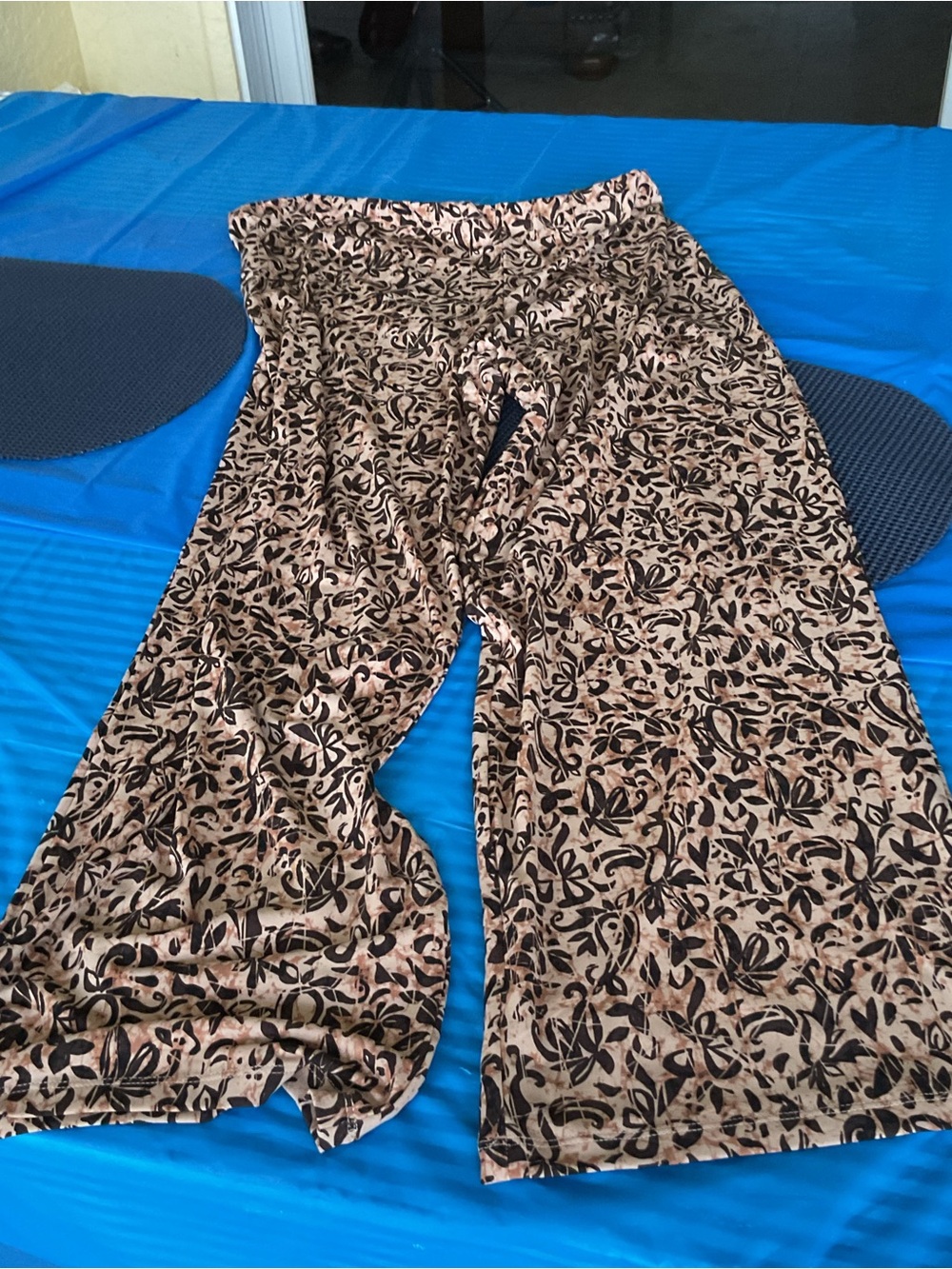 JM Collection Beige and Black Wide-Leg Floral Pants